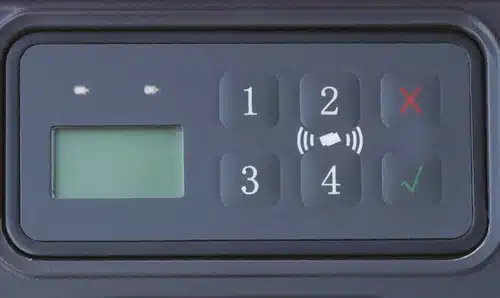 Clavier à code PIN et écran LCD du tracteur pousseur accompagnant
